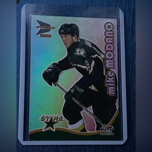 Mike Modano Dallas Stars Prism 2001 Hockey Card